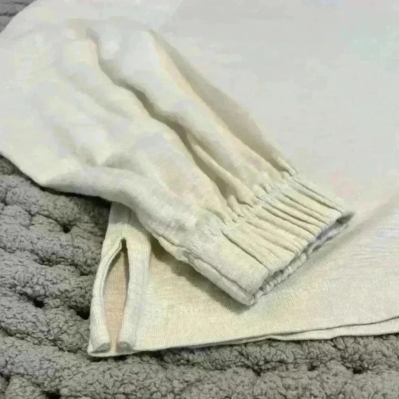 Banana Republic Cream Coloured Top Size Medium - Picture 2 of 4